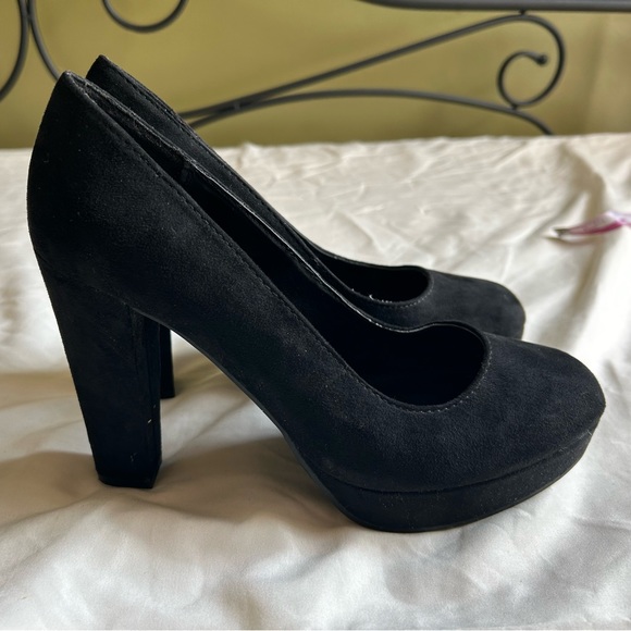 Candie’s Black Heels: Size 8 - Picture 3 of 6